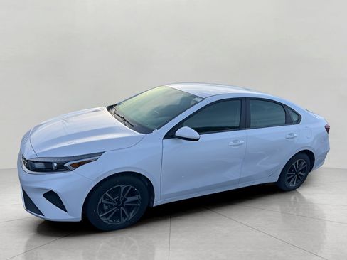 Used 2024 Kia Forte LXS image 4