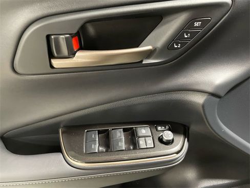 Used 2025 Toyota Crown Signia Limited image 13