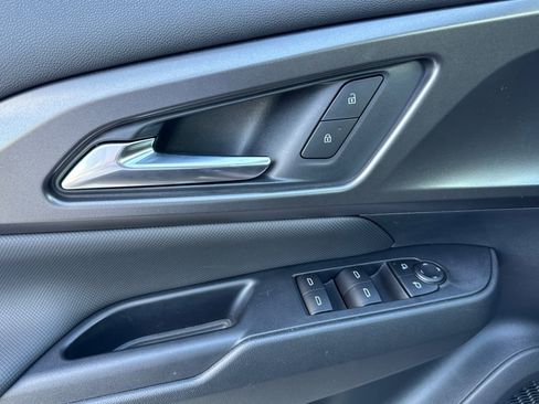 Used 2026 Chevrolet Equinox EV LT image 12