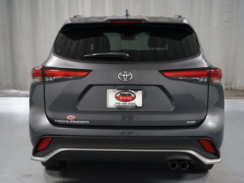 Used 2022 Toyota Highlander XSE FWD image 7