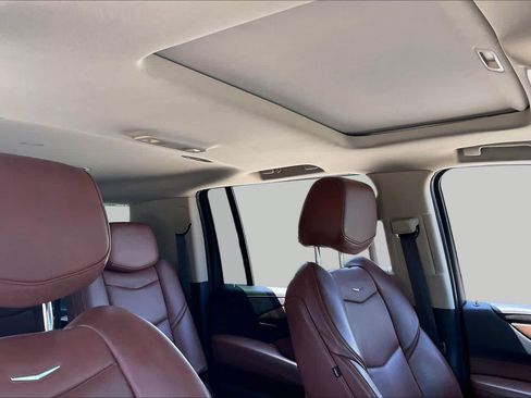 Used 2019 Cadillac Escalade ESV Luxury AWD/4WD image 14