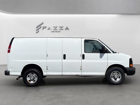 Used 2017 Chevrolet Express 2500 RWD image 6