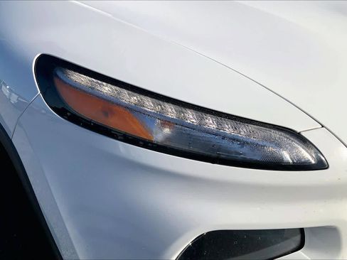 Used 2017 Jeep Cherokee Sport image 25