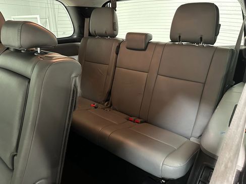 Used 2018 Toyota Sequoia SR5 image 28