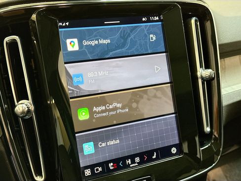 Used 2025 Volvo XC40 B5 Core image 21