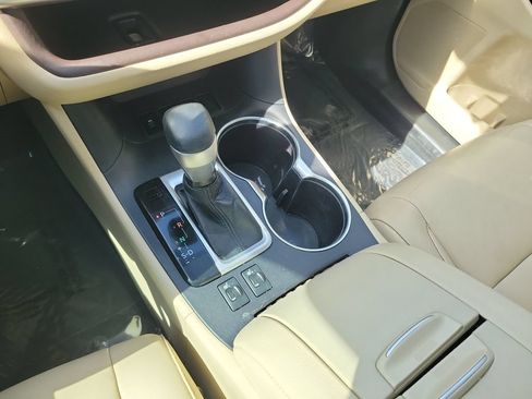 Used 2019 Toyota Highlander XLE FWD image 18