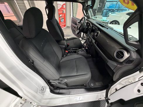 Used 2018 Jeep Wrangler Unlimited Sahara w/ Uconnect 4C Nav & Sound Group image 38