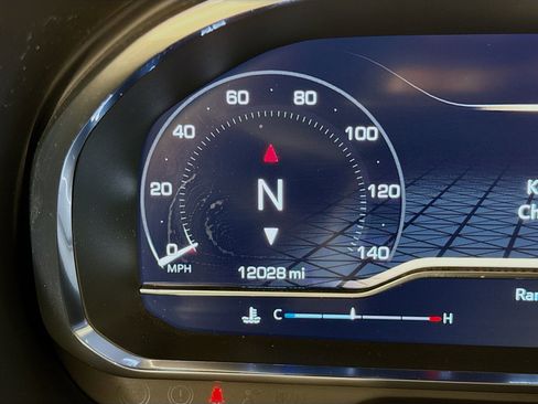 Used 2024 GMC Yukon XL SLE image 12