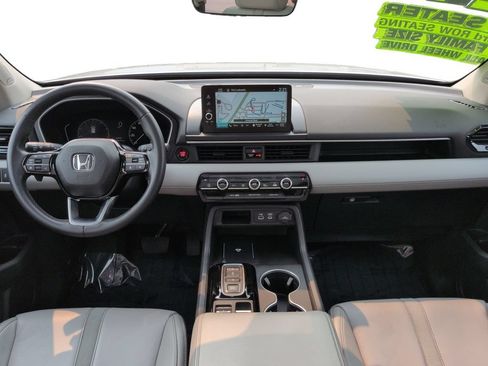 Used 2024 Honda Pilot Touring image 11