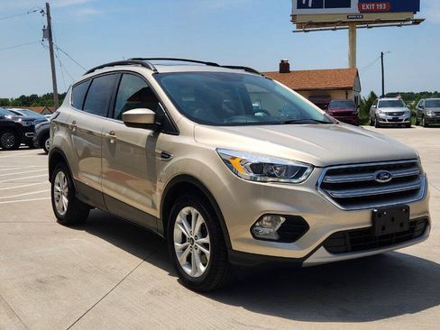 Used 2017 Ford Escape SE w/ SE Leather Comfort Package FWD image 8