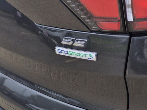 Used 2018 Ford Escape SE FWD image 8