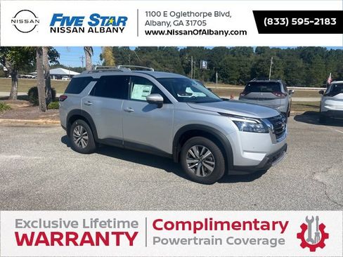 New 2025 Nissan Pathfinder SL image 1