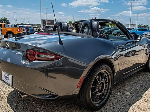 Used 2019 MAZDA MX-5 Miata Grand Touring w/ GT-S Package RWD image 4