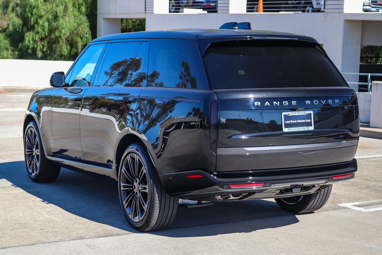 New 2026 Land Rover Range Rover Long Wheelbase SE AWD/4WD image 5