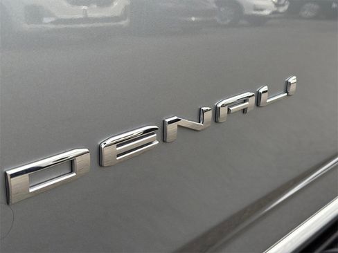 Used 2025 GMC Yukon Denali w/ Denali Reserve Package image 17
