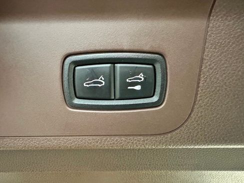 Used 2022 Porsche Panamera 4 AWD/4WD image 32