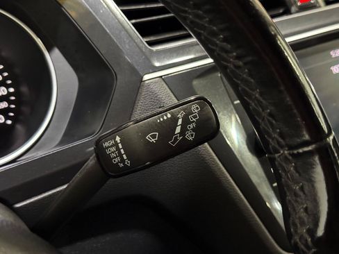 Used 2019 Volkswagen Tiguan SE FWD image 24