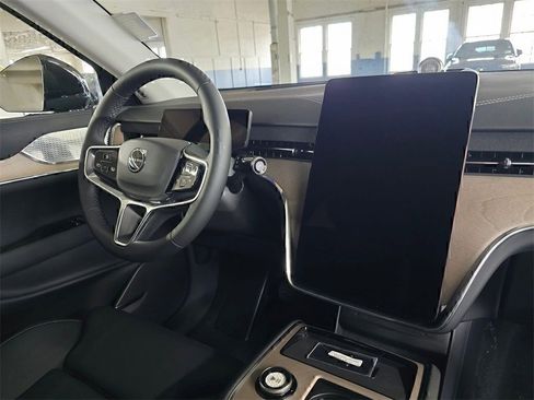 New 2025 Volvo EX90 Ultra image 17