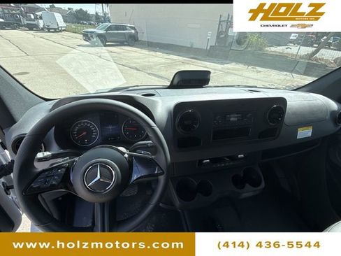 Used 2025 Mercedes-Benz Sprinter 2500 image 19