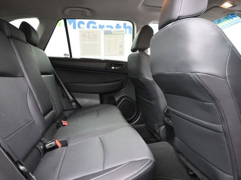 Used 2017 Subaru Outback 2.5i Limited AWD/4WD image 8