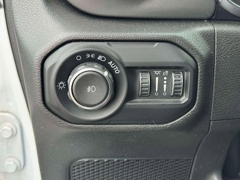 Used 2022 Jeep Wrangler Unlimited Sahara w/ LED Lighting Group image 17