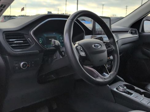 Used 2022 Ford Escape Titanium w/ Class II Trailer Tow Package image 17