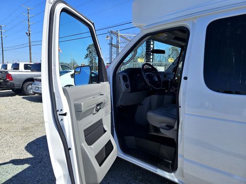 Used 2014 Ford E-350 and Econoline 350 Extended Super Duty w/ Power Group image 9