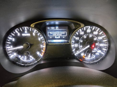 Used 2018 Nissan Pathfinder SV AWD/4WD image 23
