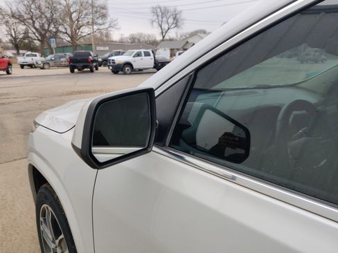 Used 2018 GMC Acadia Denali w/ Technology Package image 10