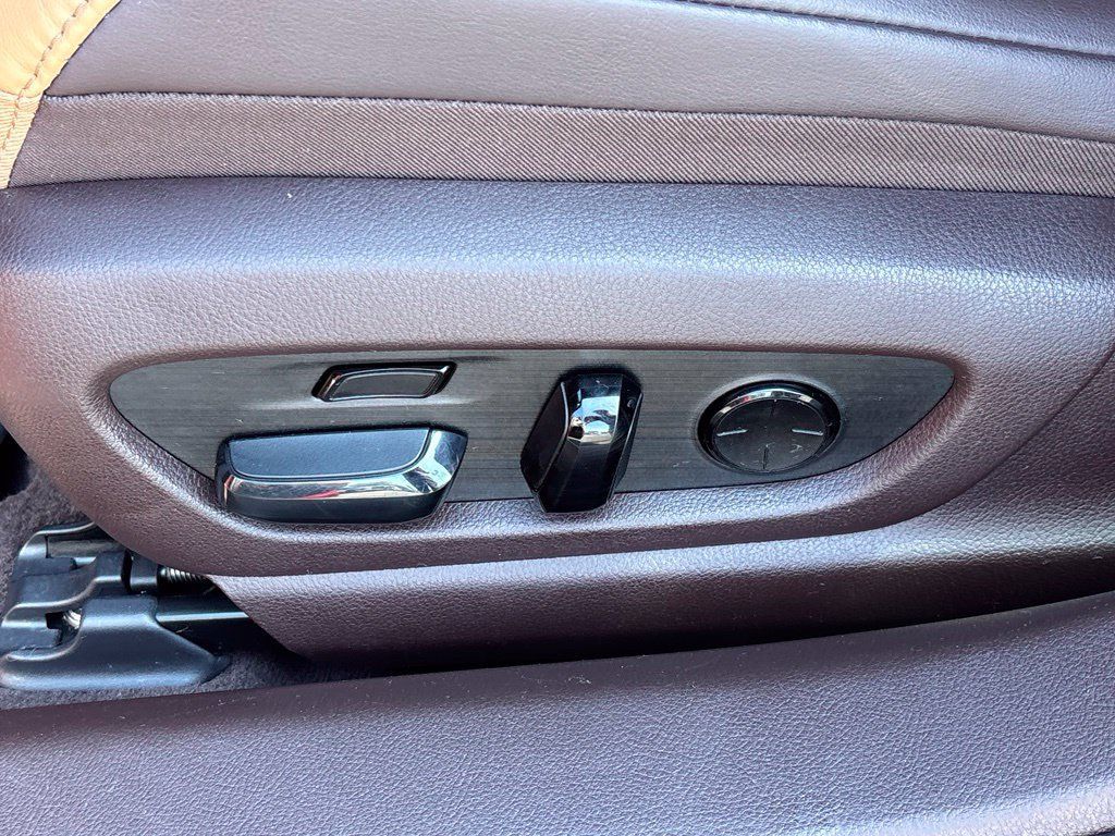 Used 2019 Lexus ES 300h w/ Accessory Package 2 FWD image 15