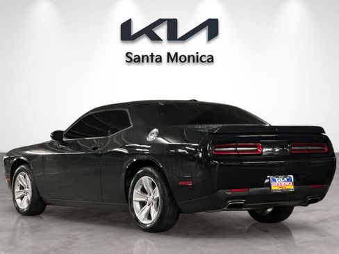 Used 2023 Dodge Challenger SXT image 4