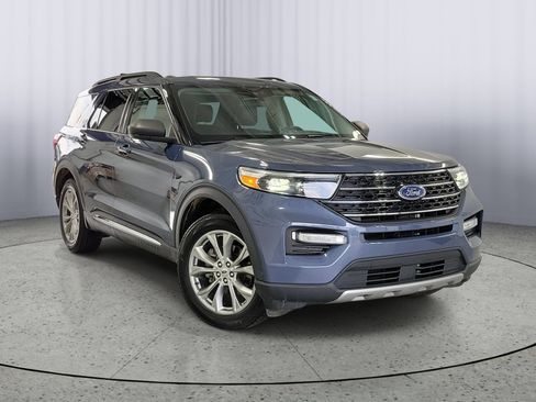 Certified 2021 Ford Explorer XLT w/ Equipment Group 202A AWD/4WD image 1