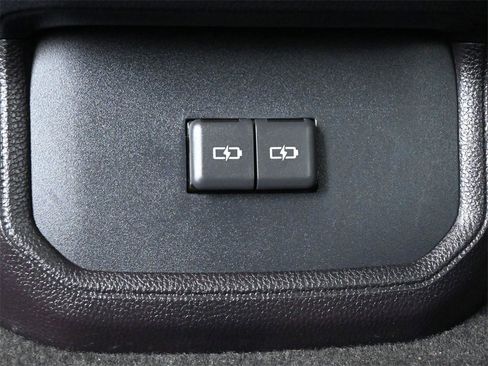 Used 2023 Toyota Highlander XLE image 17