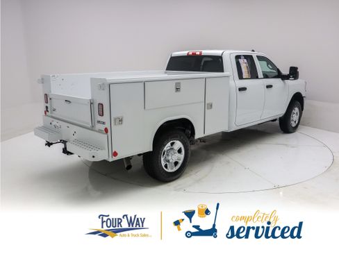 Used 2024 RAM 2500 Tradesman w/ Chrome Appearance Group AWD/4WD image 4