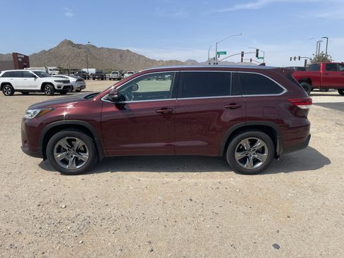 Used 2019 Toyota Highlander Limited Platinum AWD/4WD image 2