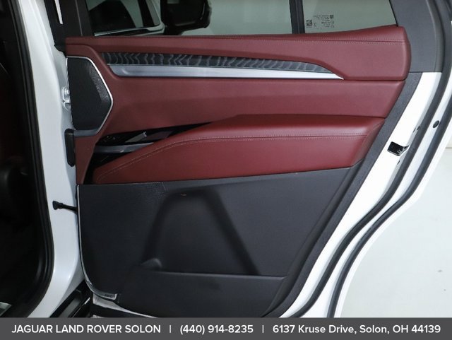 Used 2025 Cadillac Escalade Premium Luxury AWD/4WD image 37