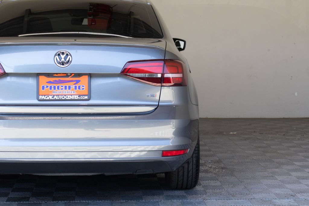 Used 2016 Volkswagen Jetta Sport FWD image 12