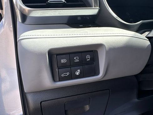 Used 2025 Toyota Highlander Platinum AWD/4WD image 31