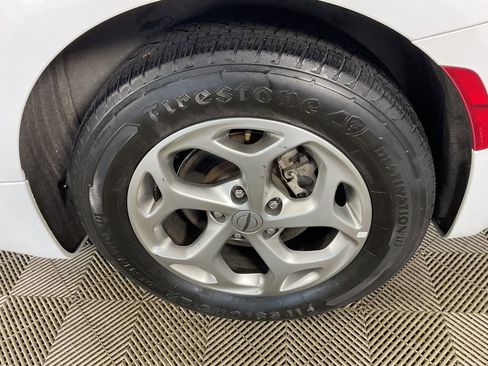 Used 2023 Chrysler Pacifica Limited FWD image 6