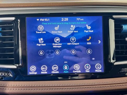Used 2019 Chrysler Pacifica Limited w/ Tire & Wheel Group FWD image 16