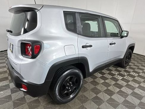 Used 2021 Jeep Renegade Sport AWD/4WD image 3