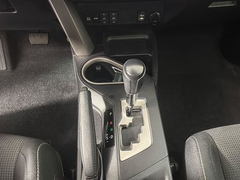 Used 2018 Toyota RAV4 XLE AWD/4WD image 34
