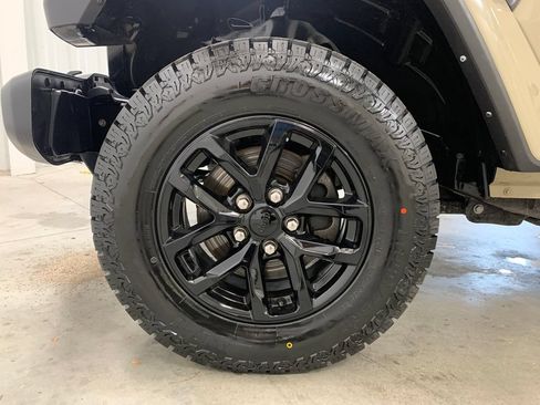 Used 2022 Jeep Gladiator Sport AWD/4WD image 19