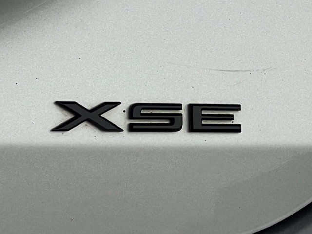 Used 2019 Toyota Avalon XSE w/ All Weather Liner Package FWD image 2