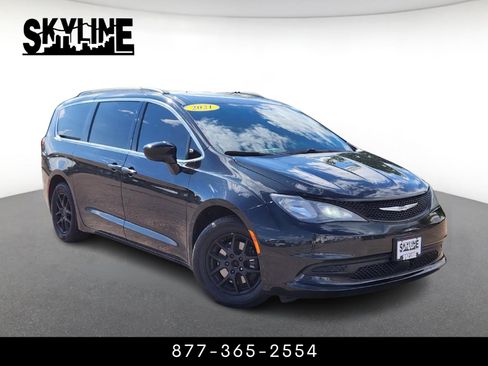 Used 2021 Chrysler Voyager Lxi image 1