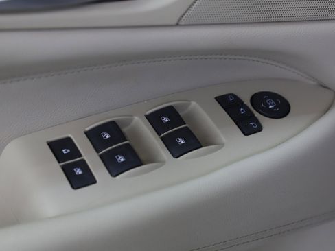 Used 2016 Cadillac Escalade Luxury image 27