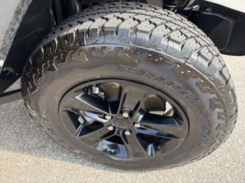 Used 2022 Jeep Wrangler Unlimited Sahara AWD/4WD image 10