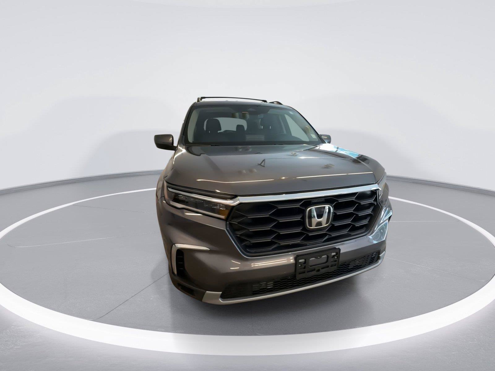 Used 2025 Honda Pilot EX-L image 3