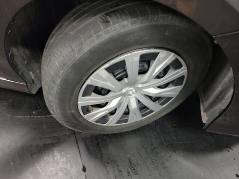 Used 2019 Toyota Camry LE FWD image 11