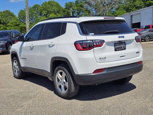 Used 2023 Jeep Compass Latitude w/ Convenience Group AWD/4WD image 14